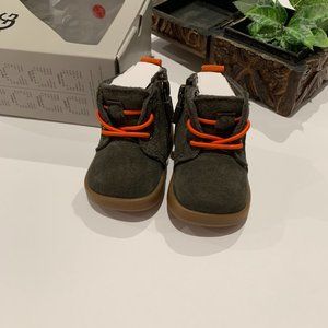 - UGG Unisex-Child Suede Chukka Boots INFANT size 0/1